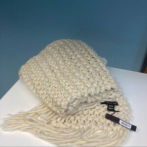 LOVE & LORE Chunky Knit Scarf w/ Fringes NEW